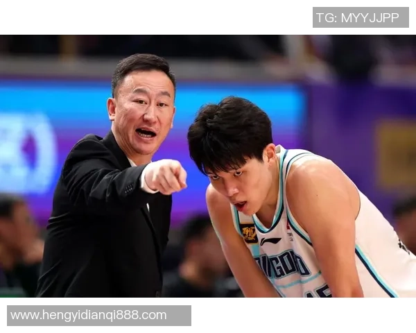 刘维伟回国寄语杨瀚森:未来不会顺畅每天都要前进 获赠签名球衣 刘维伟回国寄语杨瀚森:未来不会顺畅每天都要前进 获赠签名球衣